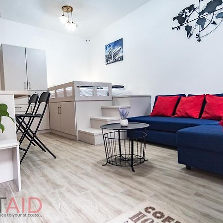 B17 Apartment - Hostaid Budapest Esterno foto
