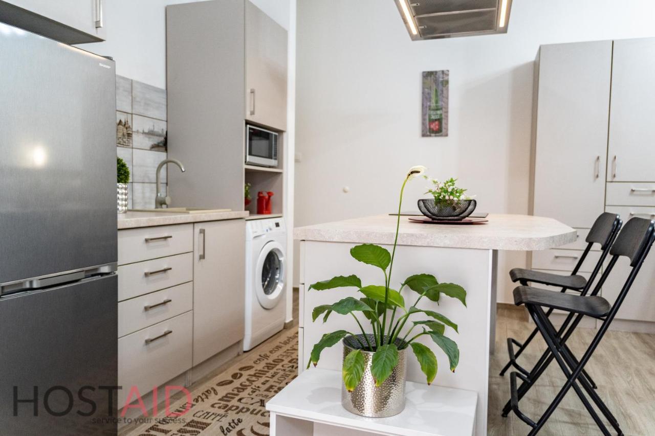 B17 Apartment - Hostaid Budapest Esterno foto