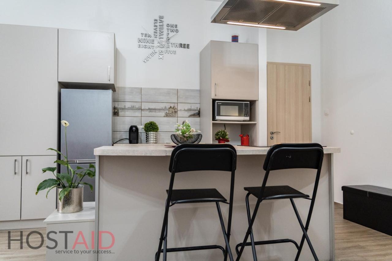 B17 Apartment - Hostaid Budapest Esterno foto